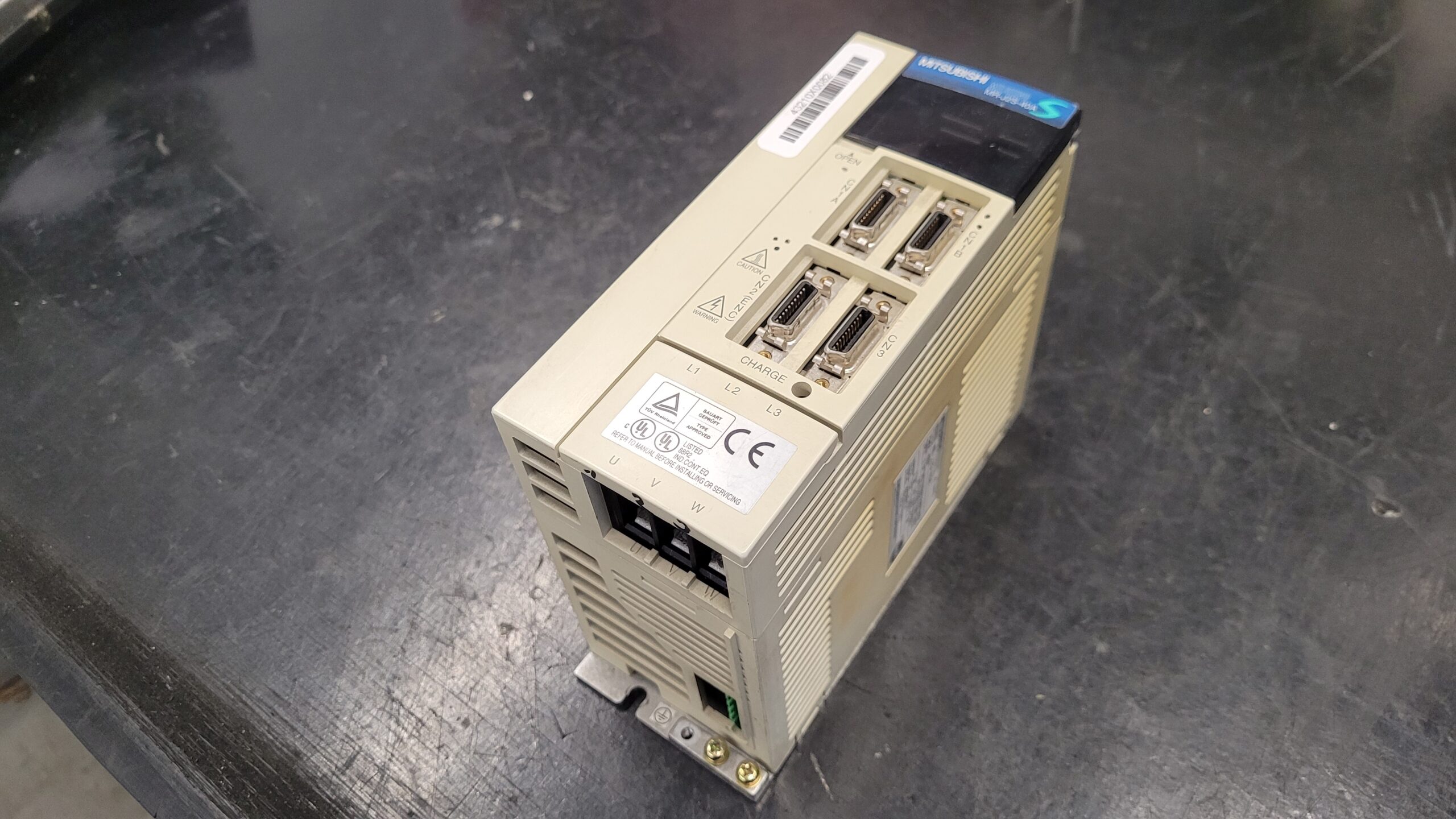 Mitsubishi MR-J2S-40A Servo Drive Unit vor der Reparatur