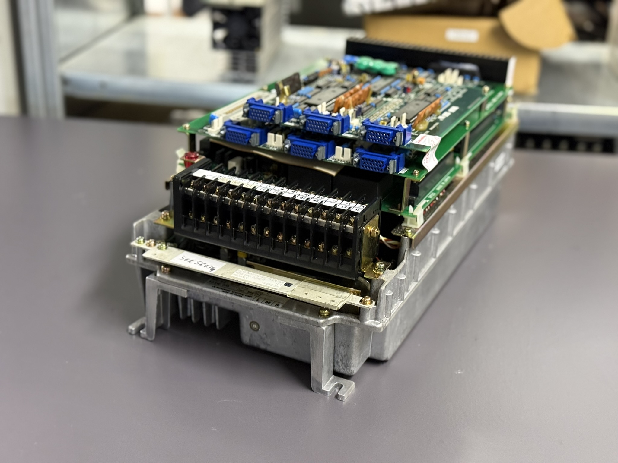 Mitsubishi MR-S3-33AA-E01 Servo Drive Seite 4