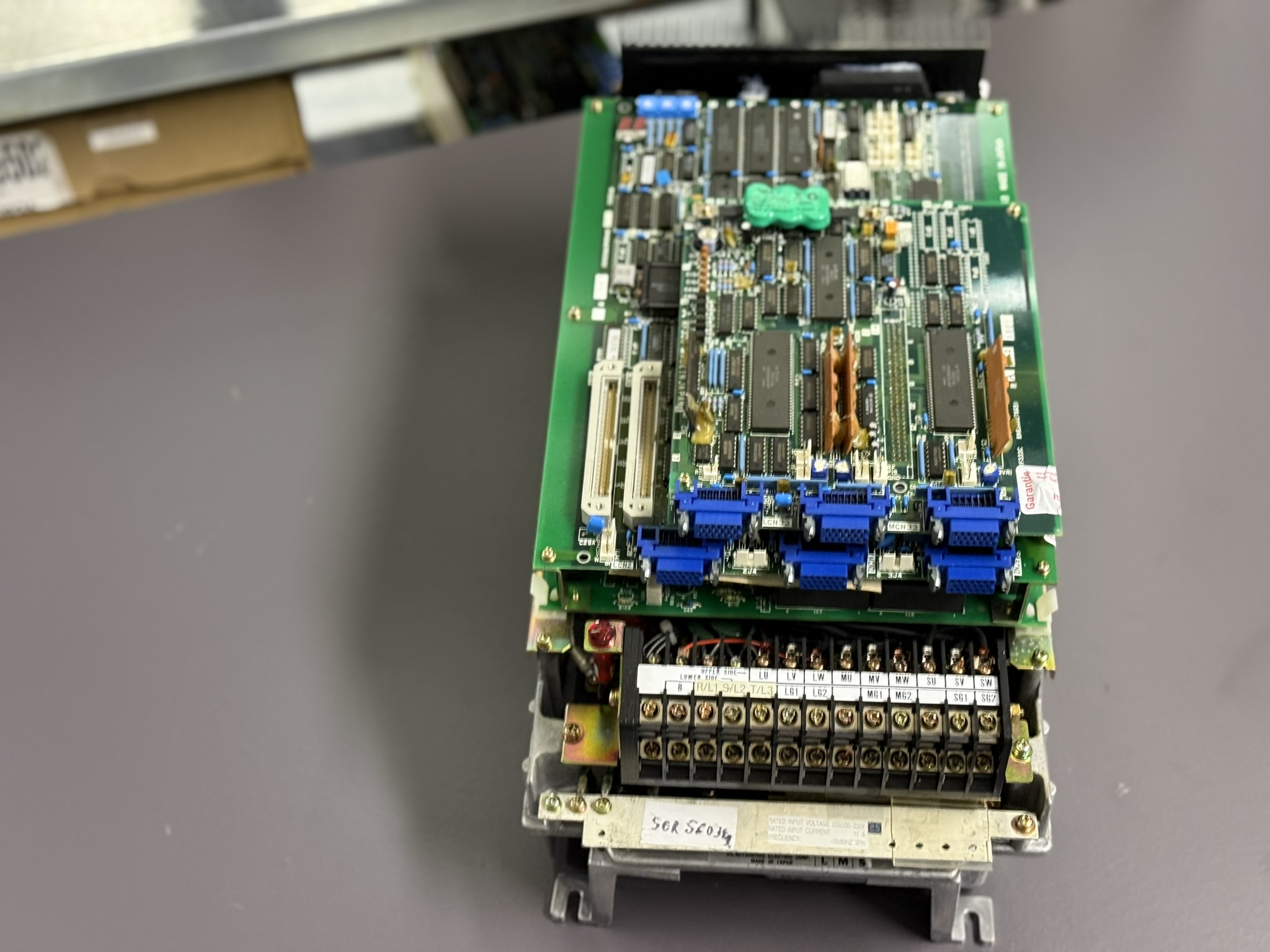 Mitsubishi MR-S3-33AA-E01 Servo Drive von oben