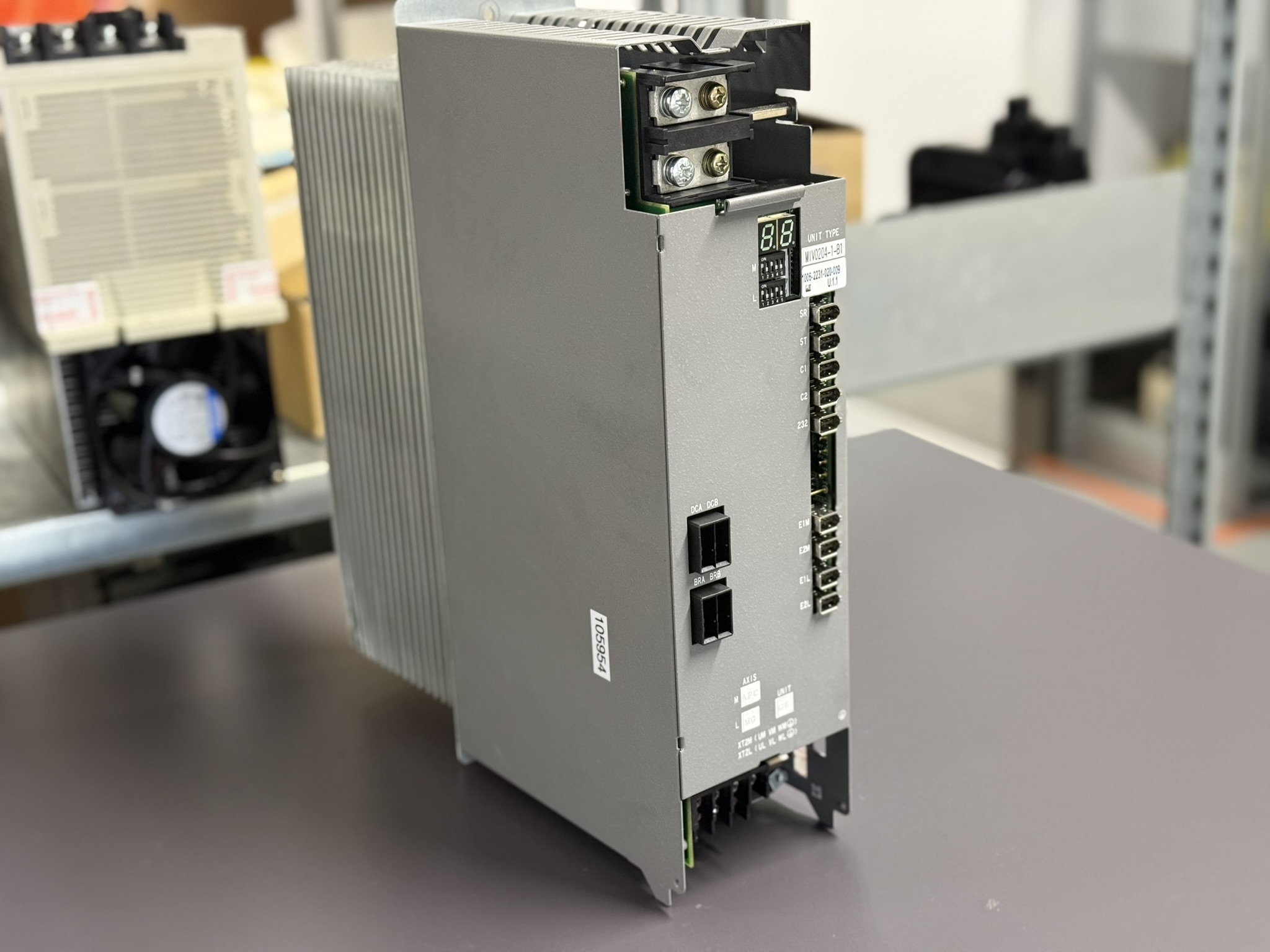 Okuma MIV0204-1-B1 Servo Drive Unit Hauptbild
