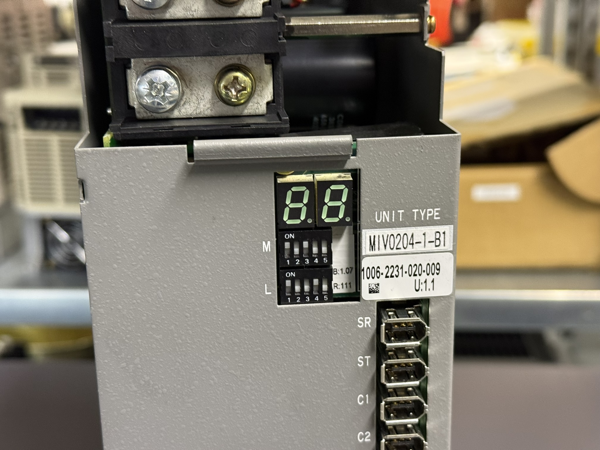 Okuma MIV0204-1-B1 Servo Drive Unit Typenschild