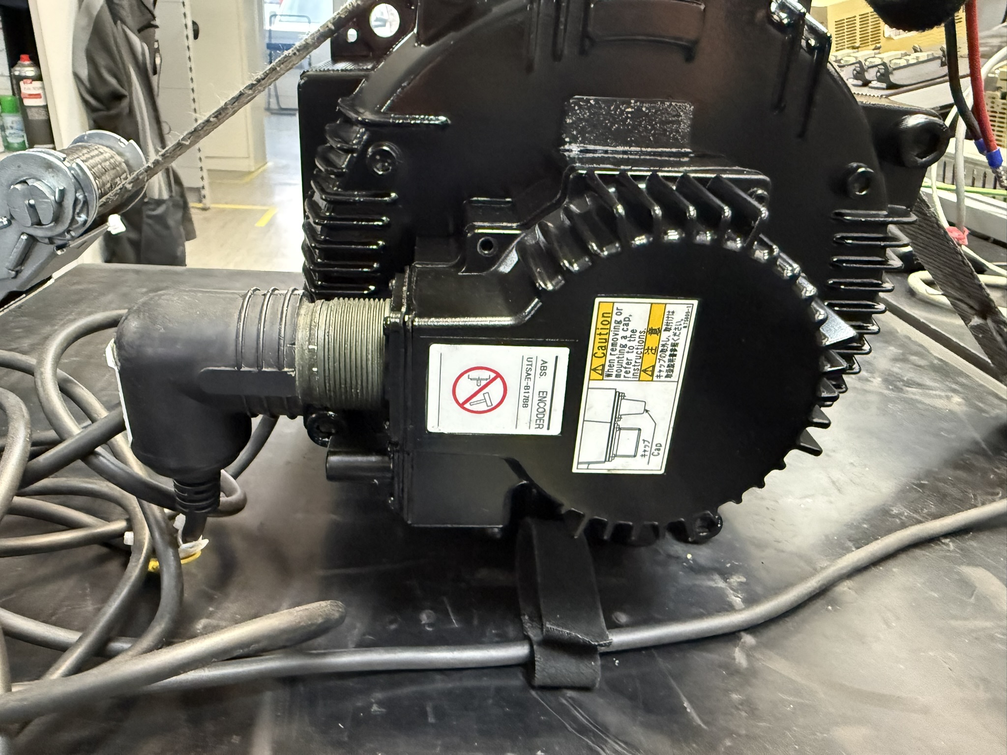 Yaskawa AC Servo Motor SGMDH-32A2A-YR33 Ansicht enocder