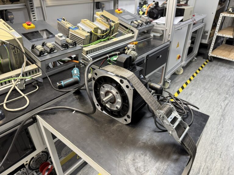 Yaskawa AC Servo Motor SGMDH-32A2A-YR33 Hauptbild