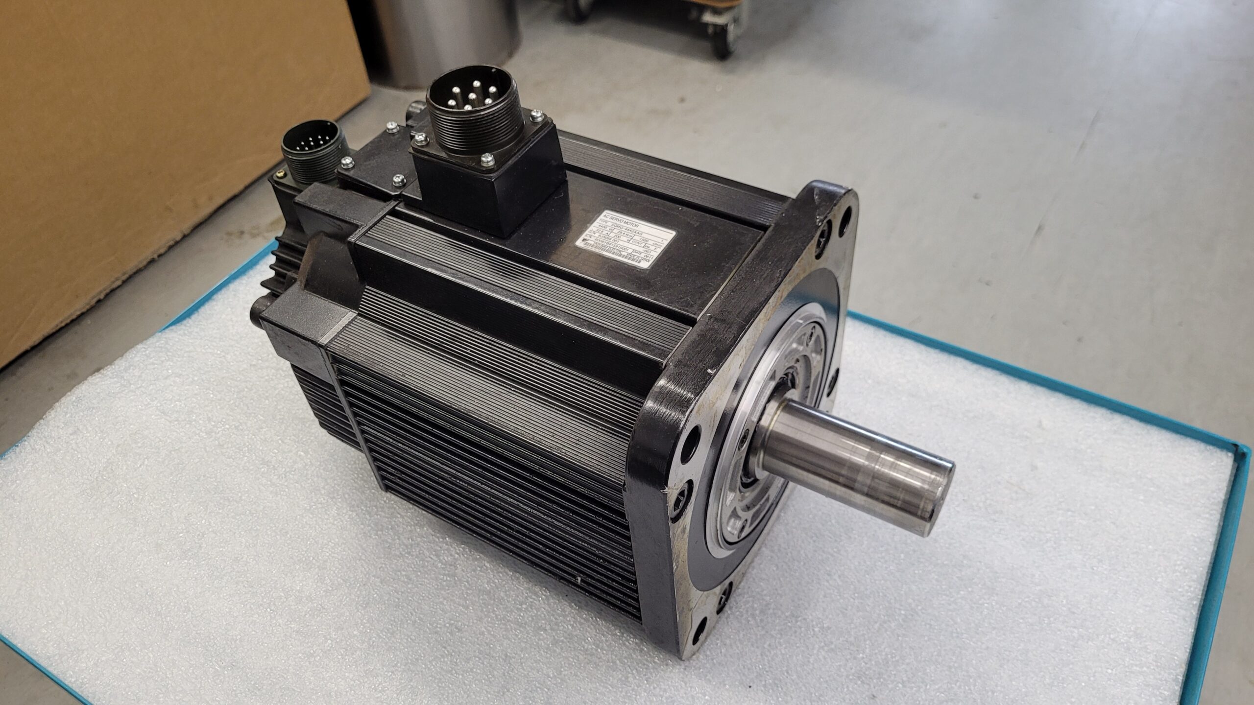 Yaskawa AC Servo Motor SGMG-44A2AAG vor der Reparatur