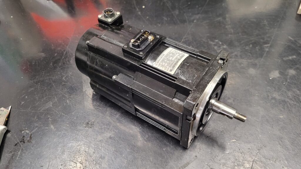 Yaskawa AC Servo Motor SGMGS-05A5W-SE12  vor der reparatur 2