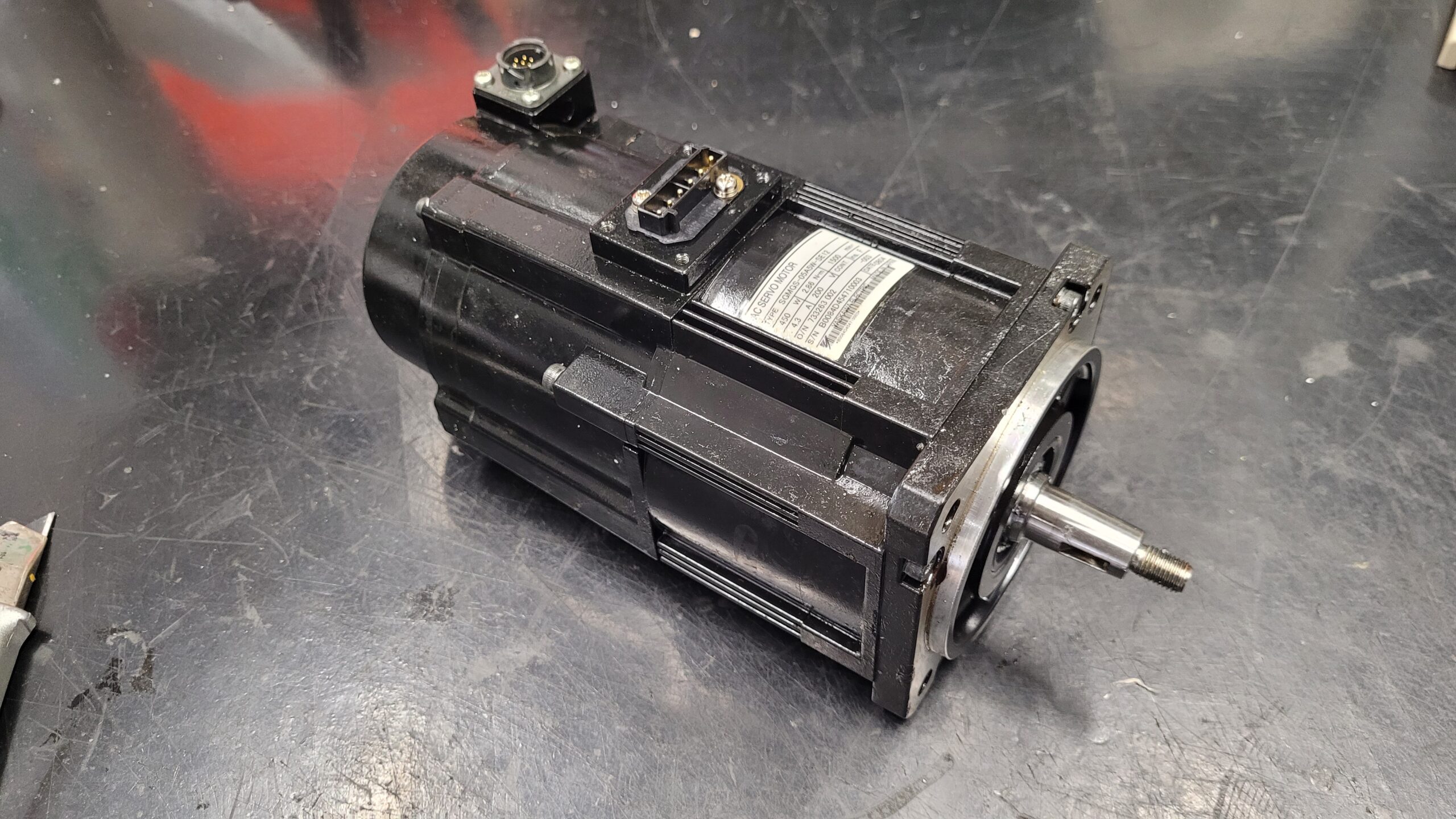 Yaskawa AC Servo Motor SGMGS-05A5W-SE12 vor der reparatur 2