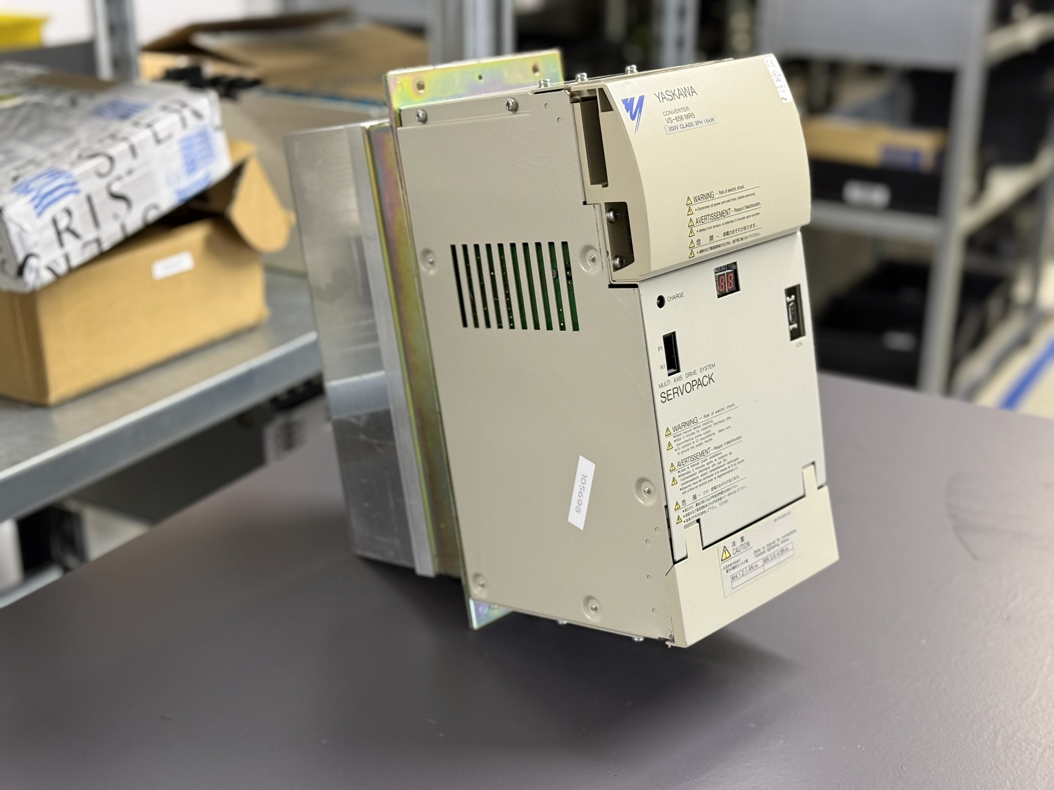 Yaskawa CIMR-MR5N2015 Converter Unit Seite 1