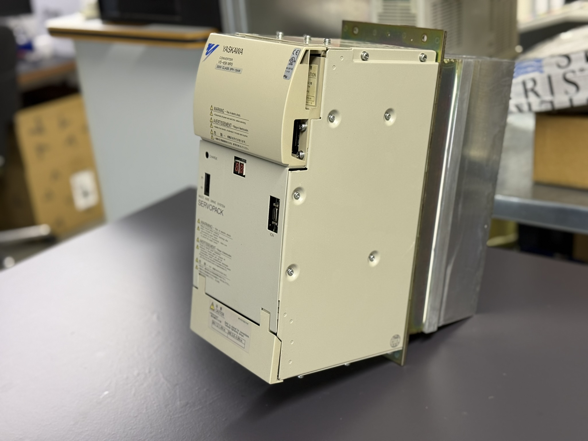 Yaskawa CIMR-MR5N2015 Converter Unit Seite 3