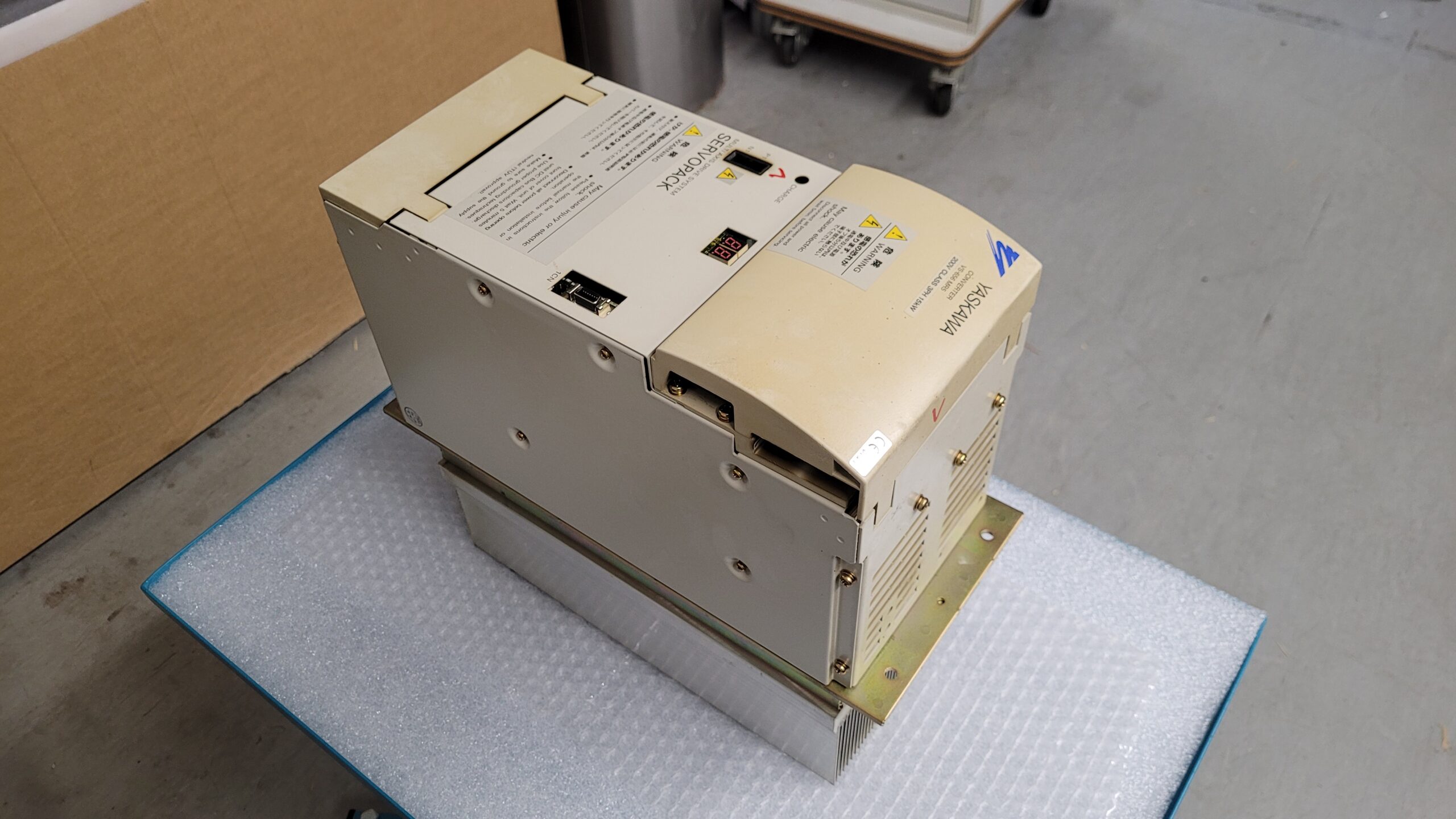 Yaskawa CIMR-MR5N2015 Converter Unit vor der Reparatur 1