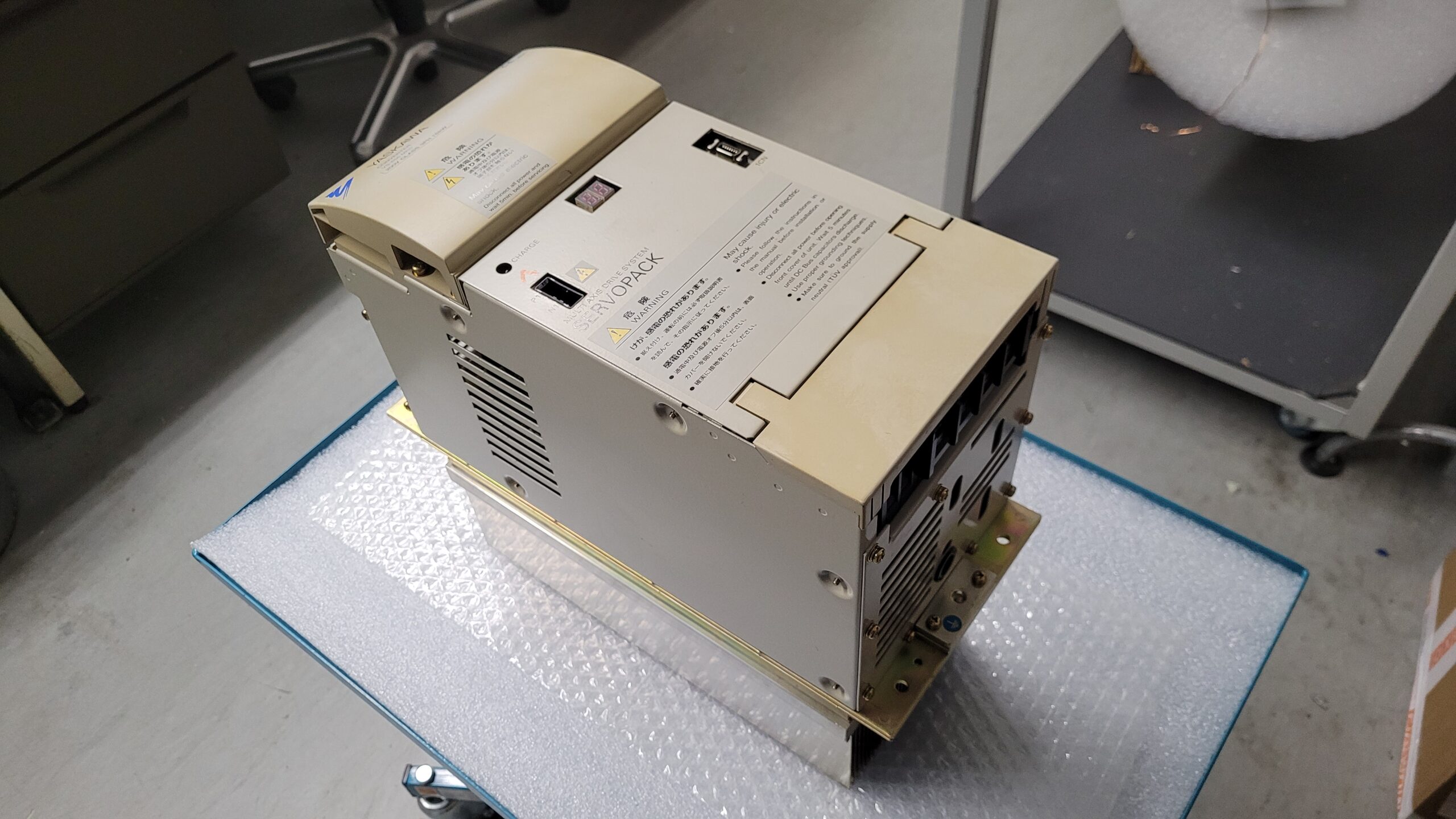 Yaskawa CIMR-MR5N2015 Converter Unit vor der Reparatur