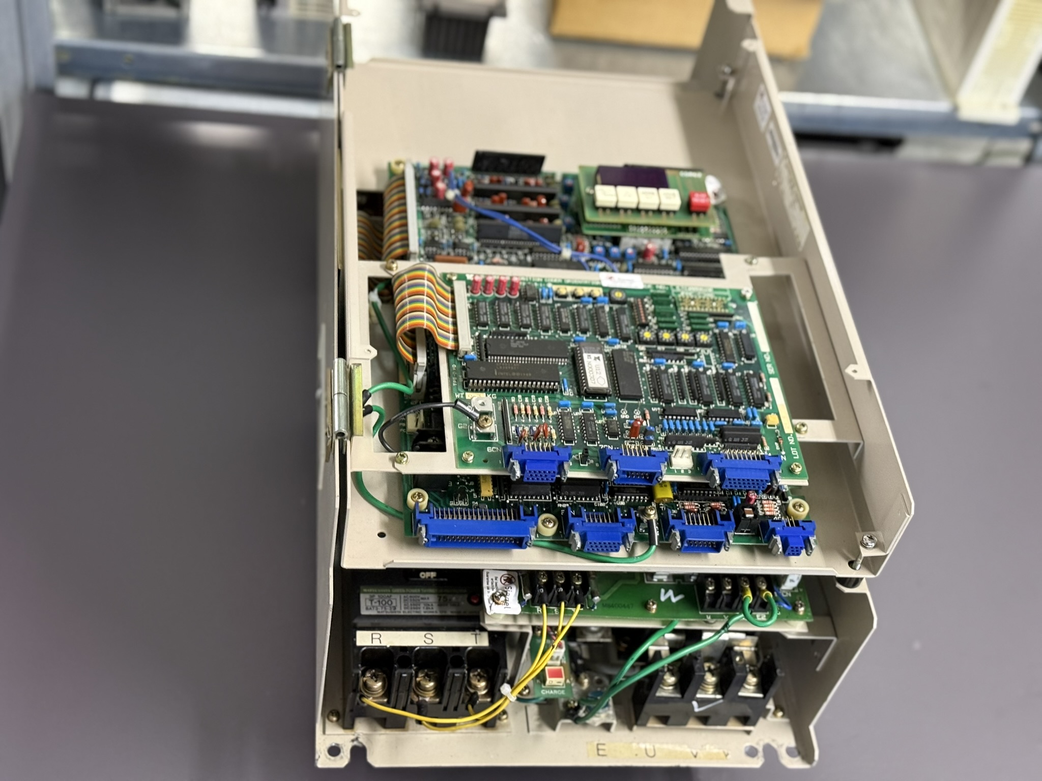 Yaskawa CIMR-MTIII-11K Spindle Drive Unit von oben