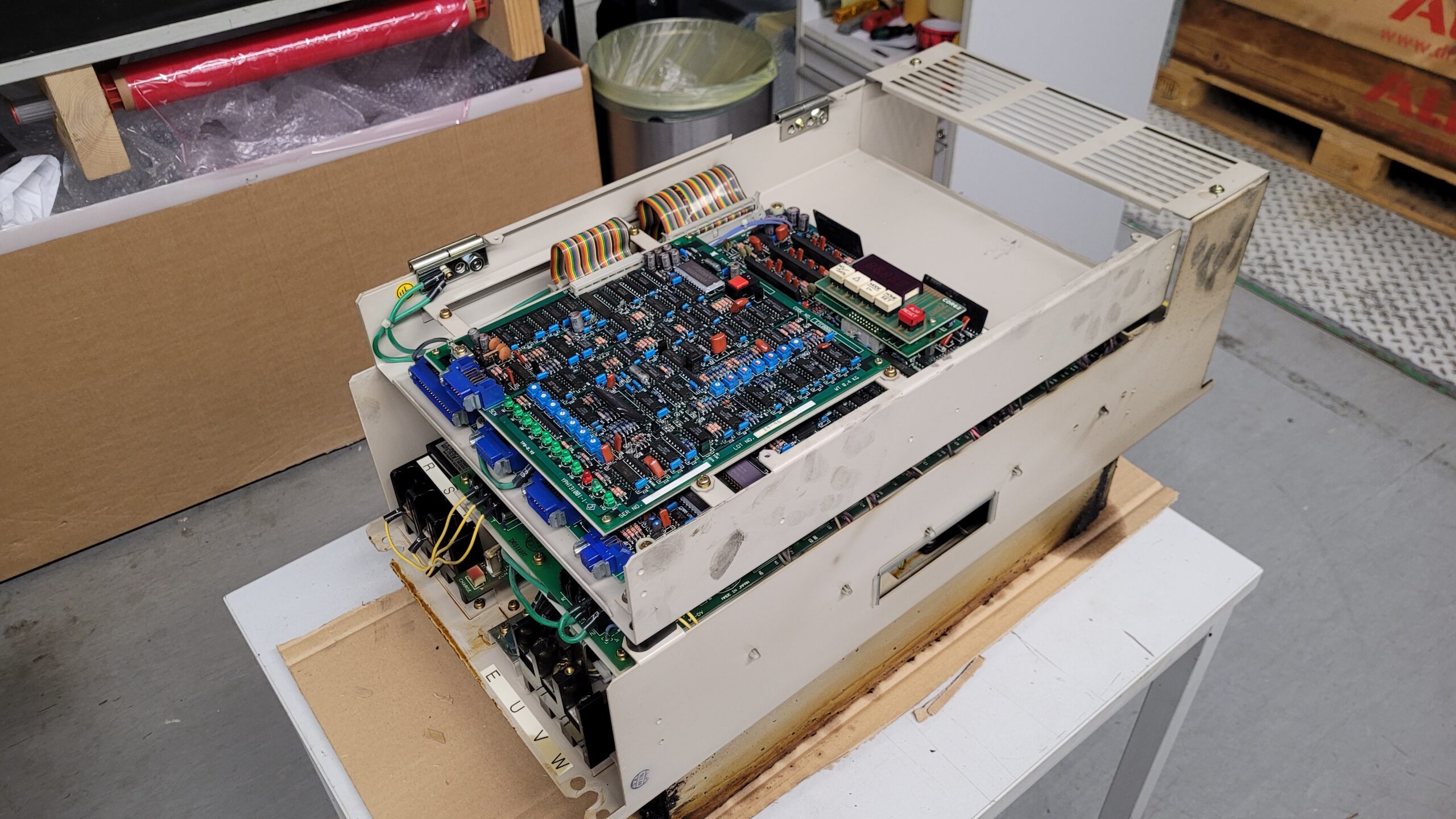 Yaskawa CIMR-MTIII-11K Spindle Drive Unit vor der Reparatur