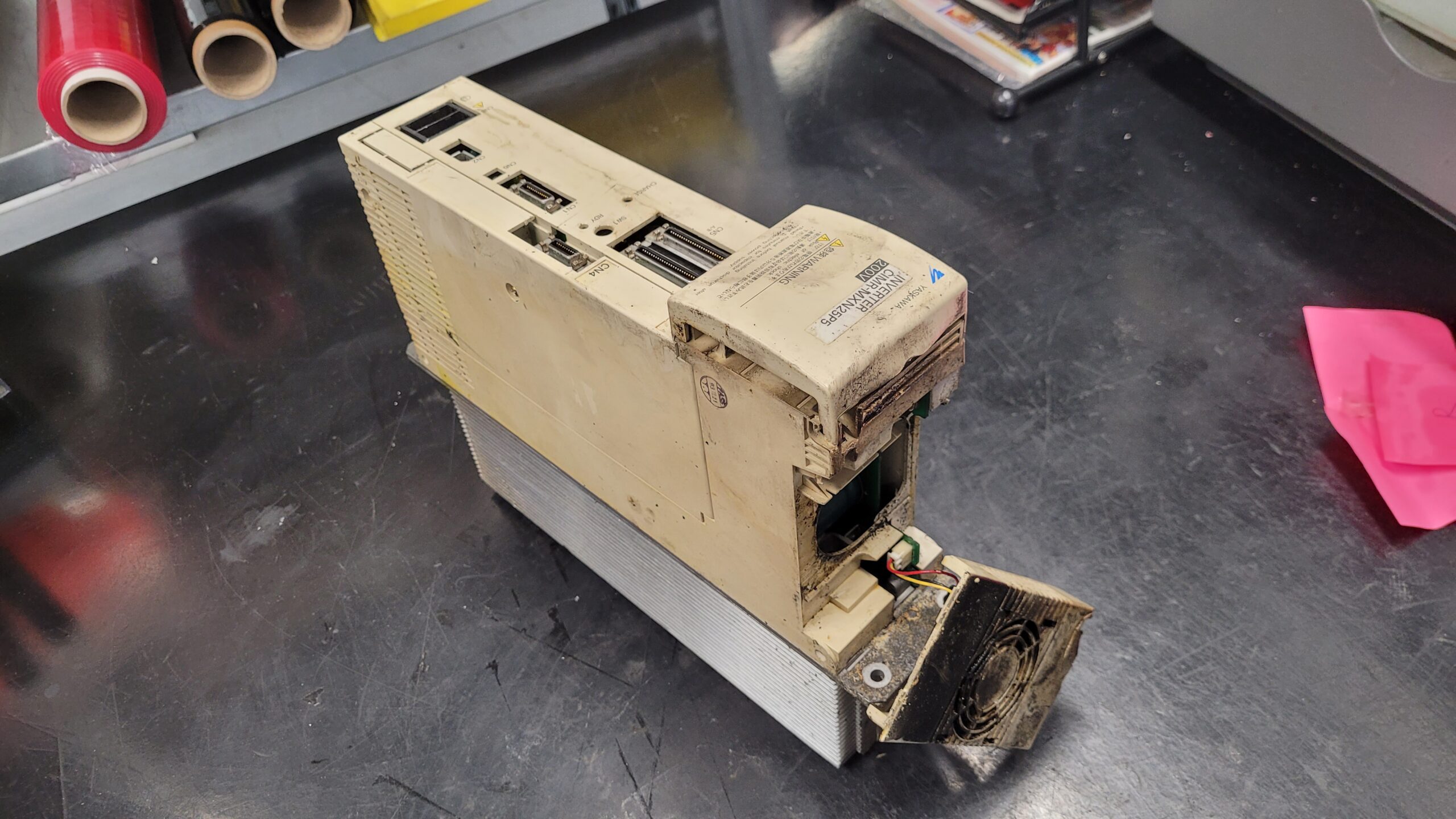 Yaskawa CIMR-MXN25P5 Inverter Unit vor der Reparatur 1