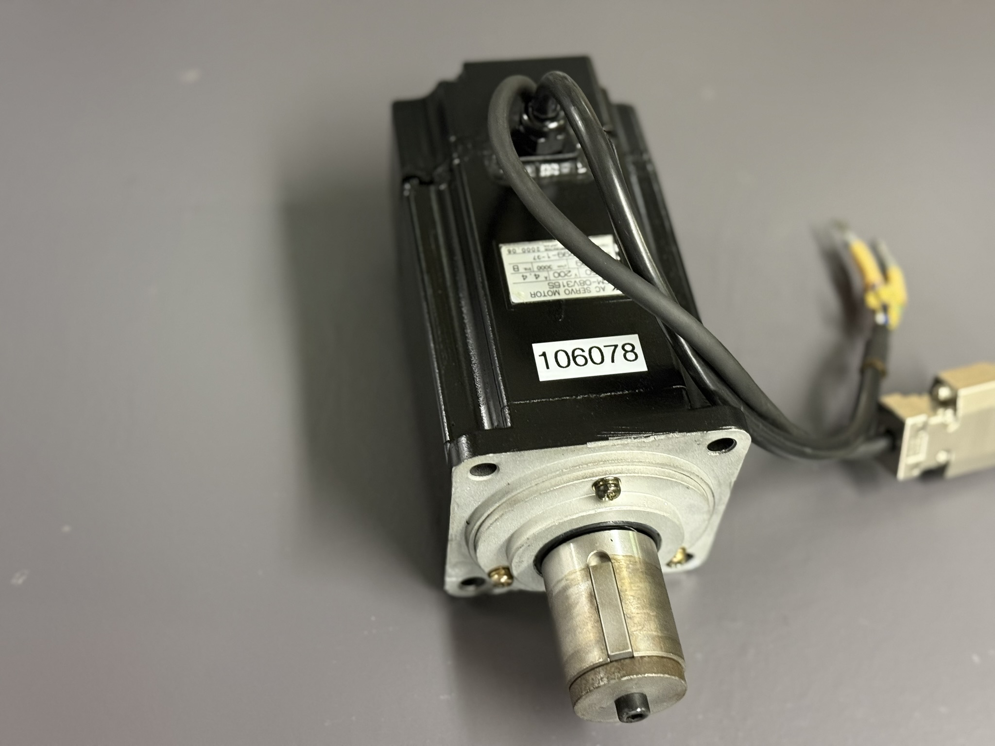 Yaskawa SGM-08V316S Servo Motor Ansicht oben
