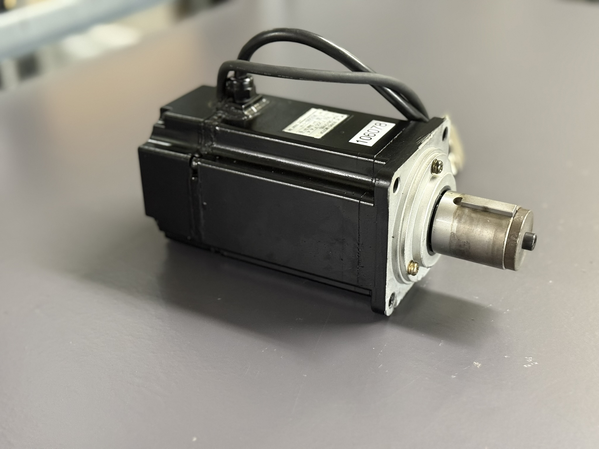 Yaskawa SGM-08V316S Servo Motor Seite 1