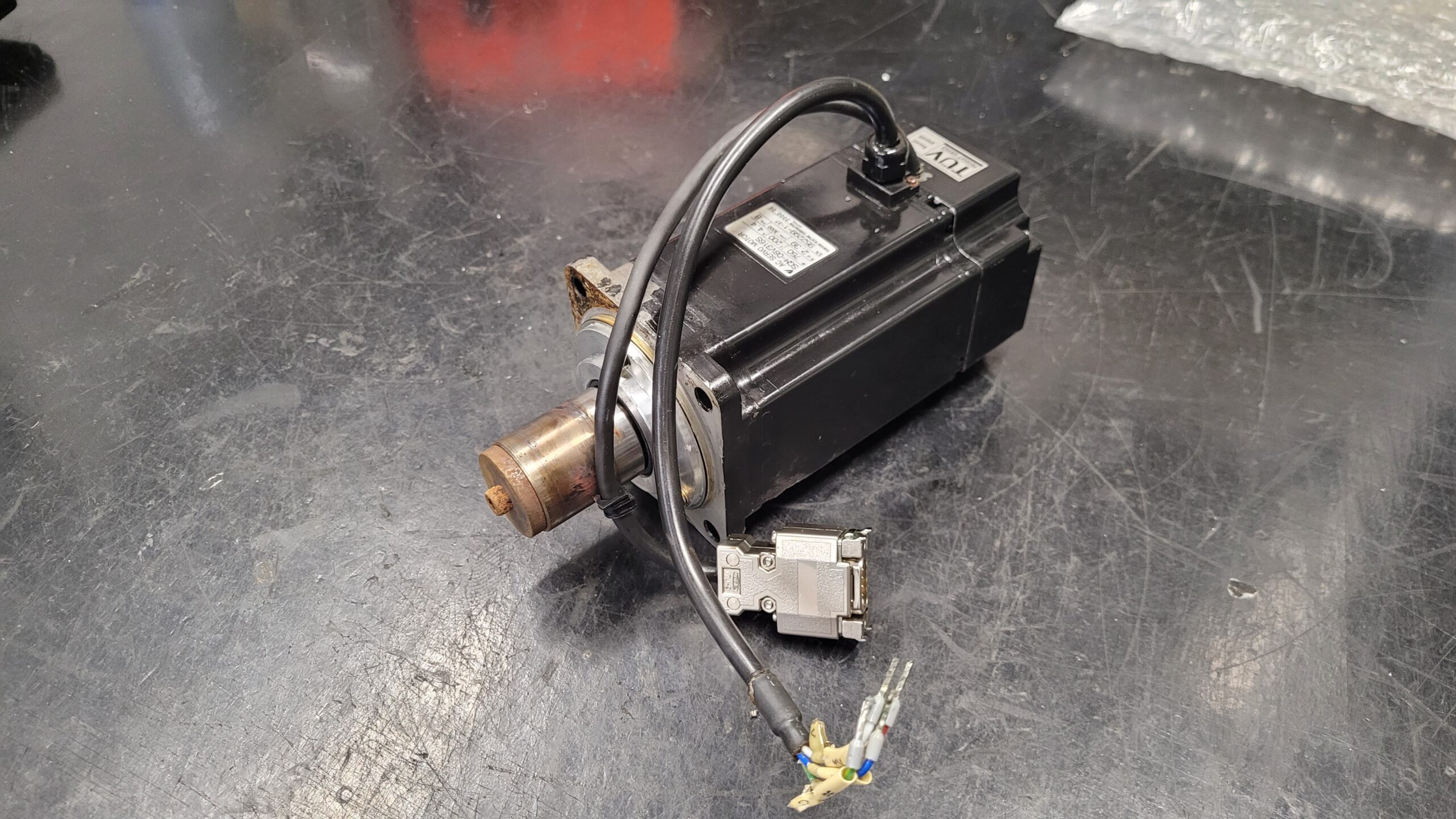 Yaskawa SGM-08V316S Servo Motor vor der Reparatur 1