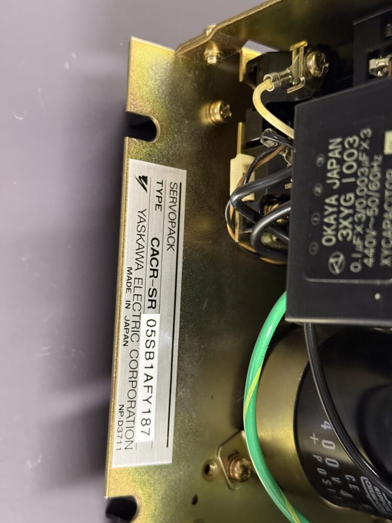 Yaskawa Servopack CACR-SR05SB1AFY187 Typenschild - Kopie