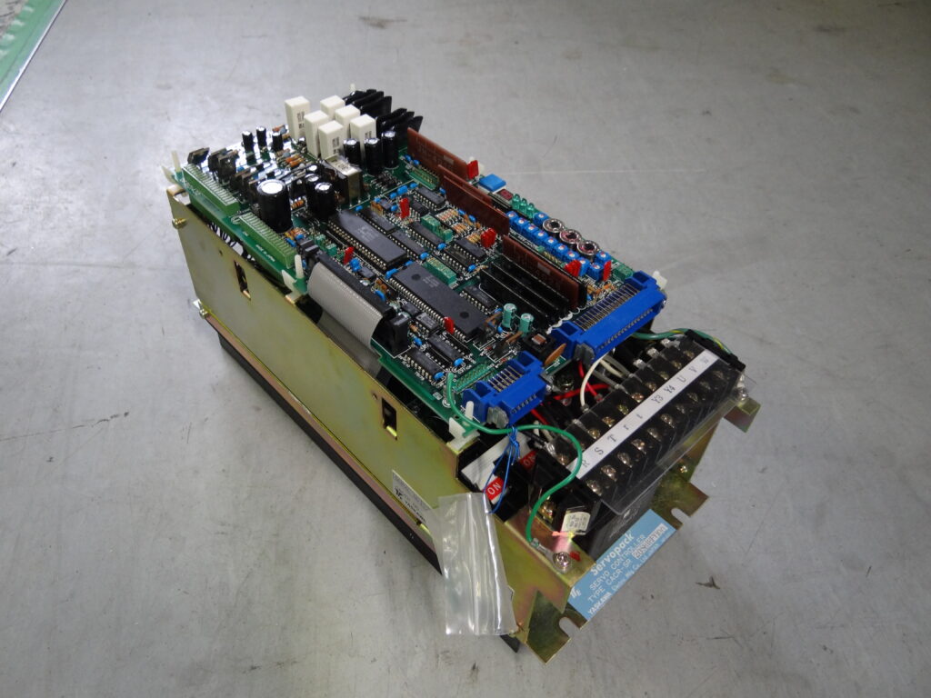 Yaskawa Servopack CACR-SR20SB1BFY100 vor der Reparatur