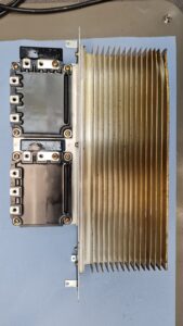 Zustand der Leistungseinheit Okuma MIV0204-1-B1 Servo Drive Unit