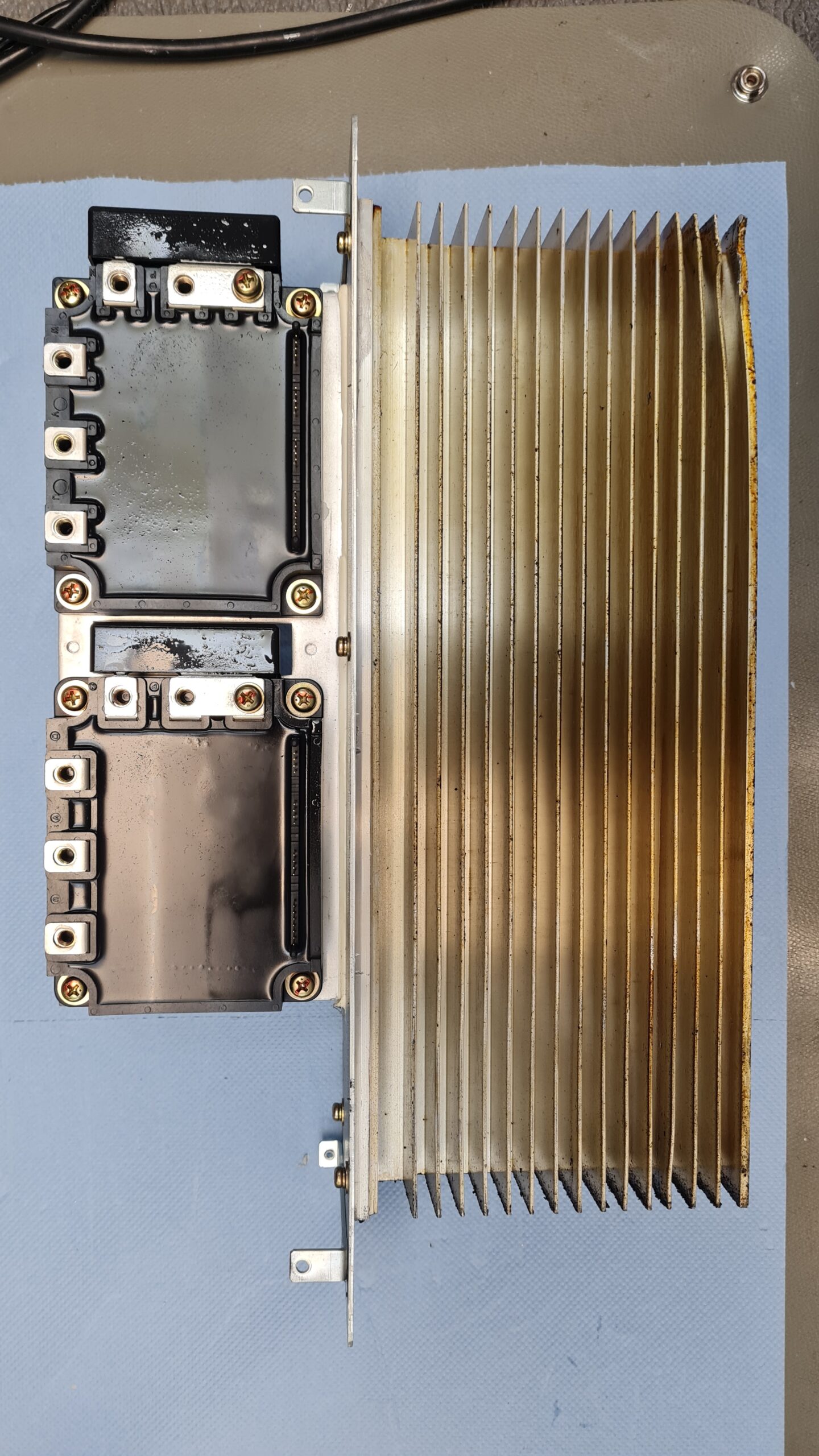 Zustand der Leistungseinheit Okuma MIV0204-1-B1 Servo Drive Unit