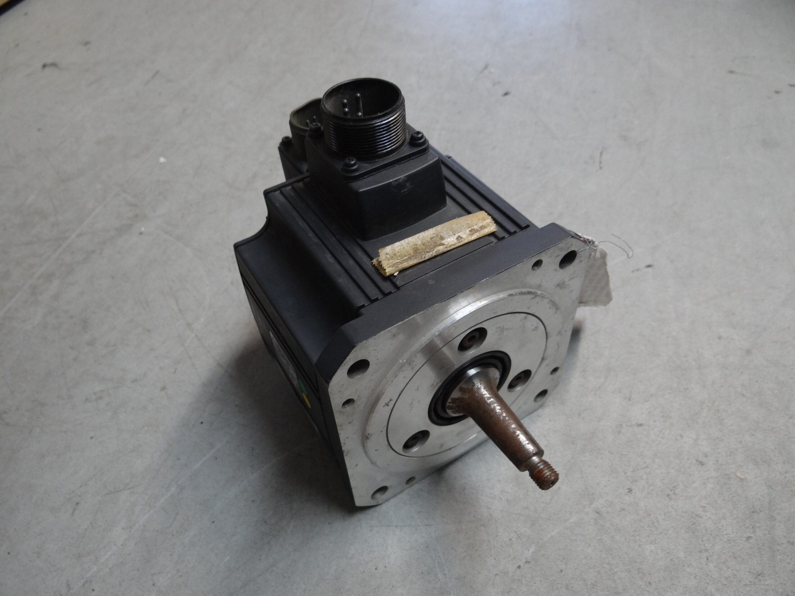 Mitsubishi AC Servo Motor HC102T-SZ vor der Reparatur