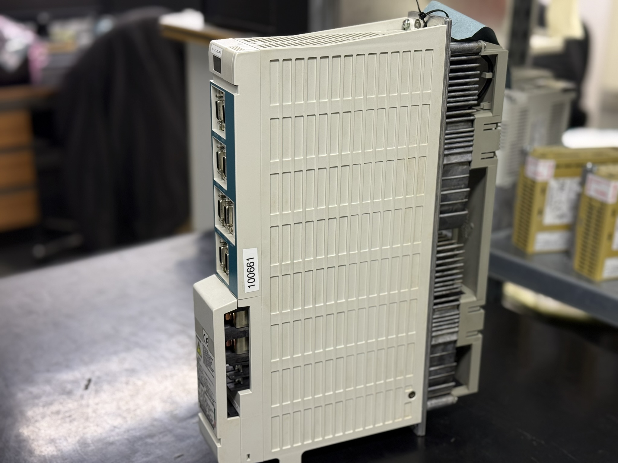 Mitsubishi MDS-C1-V2-2003 Servo Drive Unit Seite 2