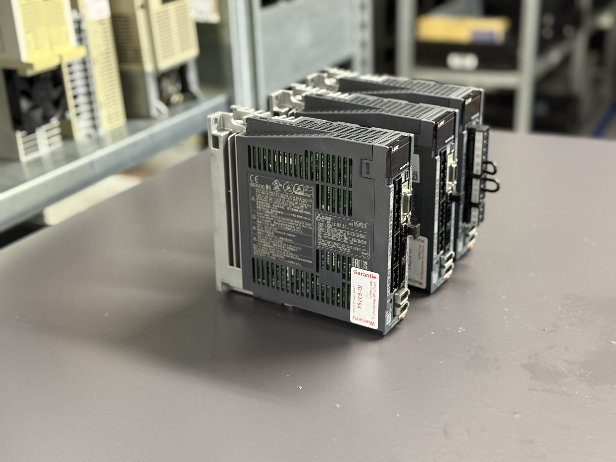 Mitsubishi Servo Drive Unit MR-J4-40B-RJ Seite 1