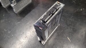 Mitsubishi Servo Drive Unit MR-J4-40B-RJ vor der Reparatur 1