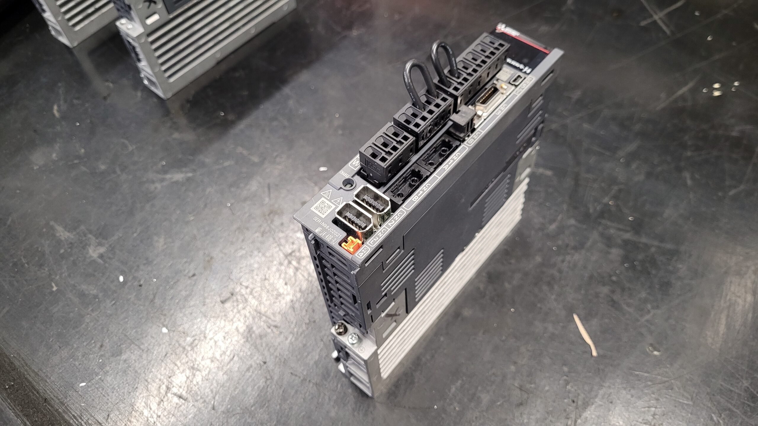 Mitsubishi Servo Drive Unit MR-J4-40B-RJ vor der Reparatur 2