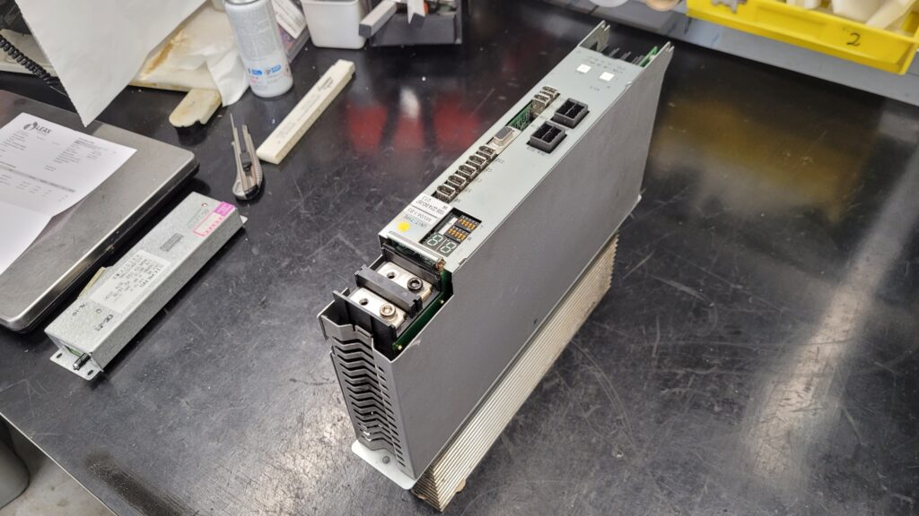 Okuma MIV04-1-B3 1006-2214 Drive Unit vor der Reparatur 1