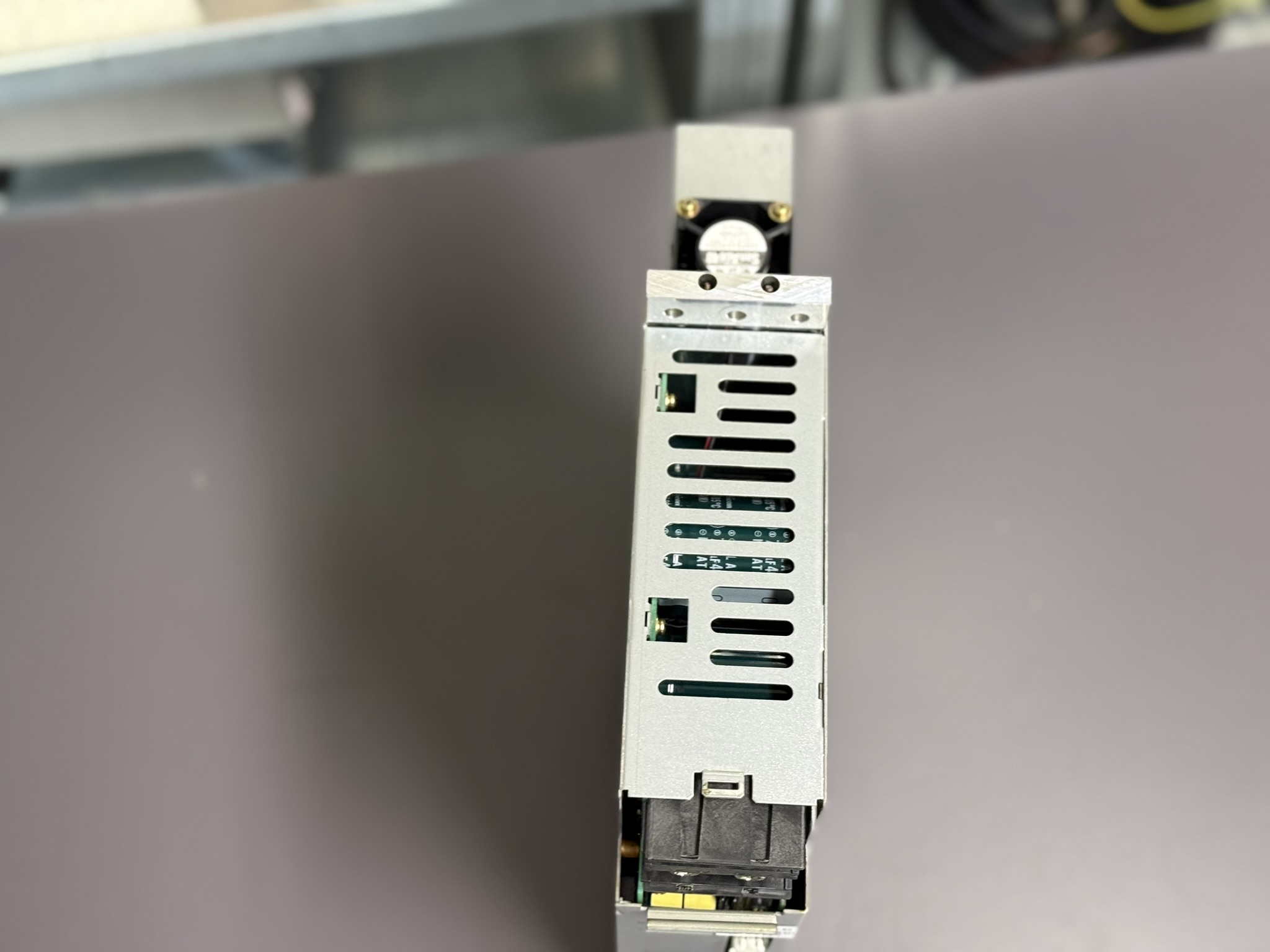 Okuma Servo Drive MIV0404A-1-B5 1006-2232 Ansicht von oben