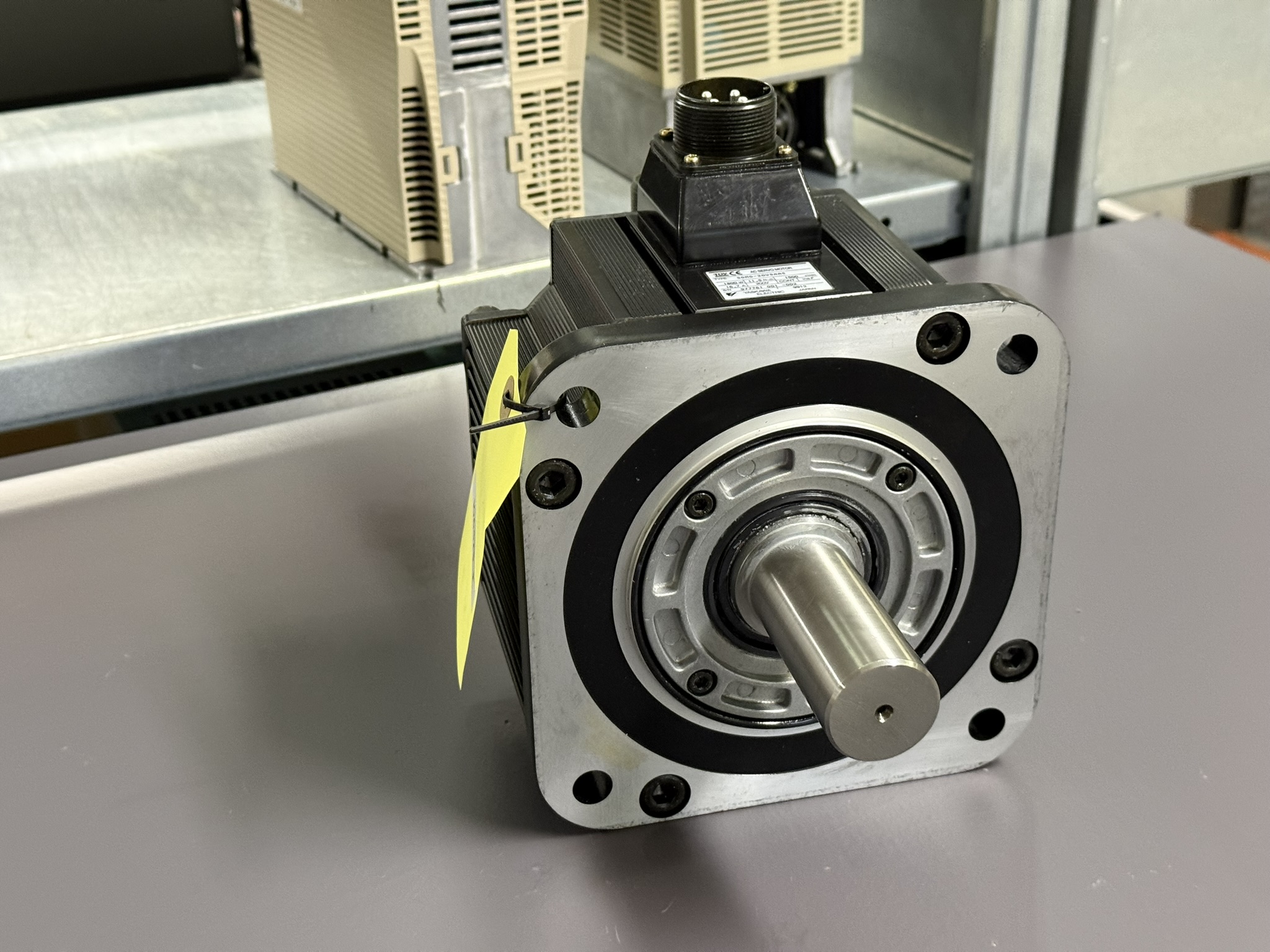 Yaskawa AC Servo Motor SGMG-20VSAAS Ansicht front