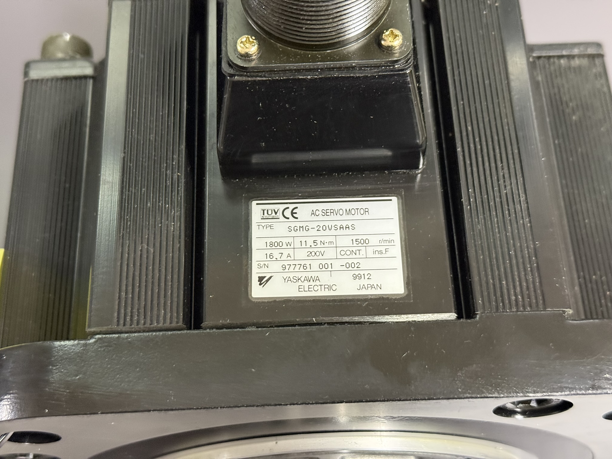 Yaskawa AC Servo Motor SGMG-20VSAAS Typenschild