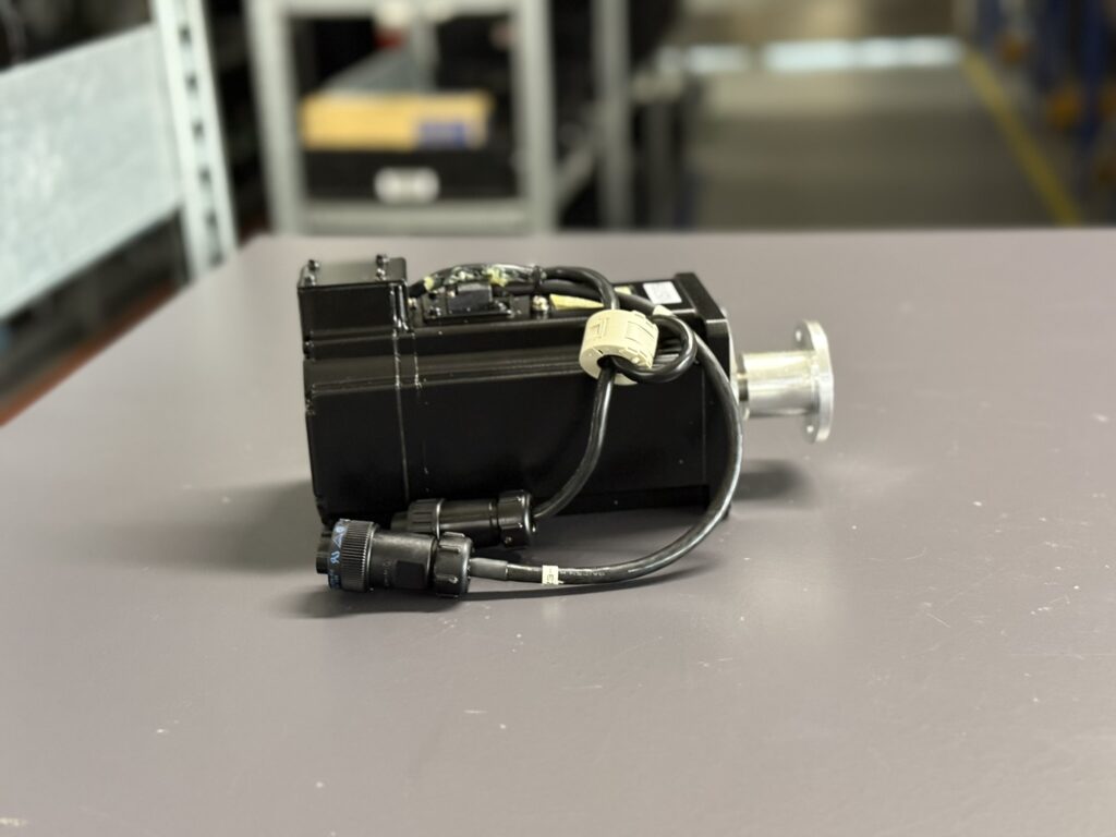 Yaskawa AC Servo Motor SGMGH-05K5A-SE11  Ansicht seitlich