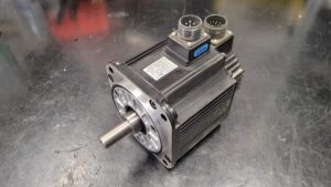 Yaskawa AC Servo Motor SGMGH-09DCA6F-OY  vor der Reparatur