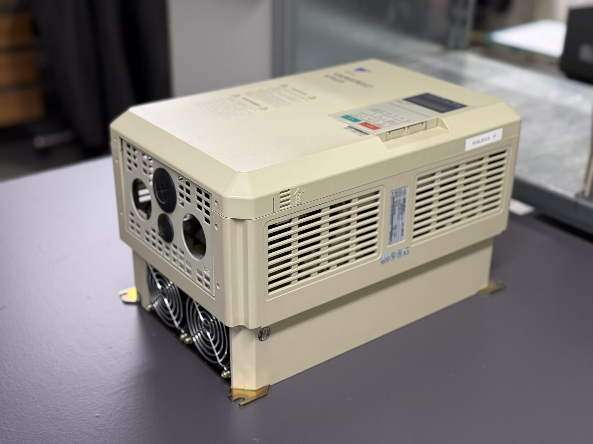 Yaskawa CIMR-G5C4011 Varispeed 6161G5 Ansicht 1