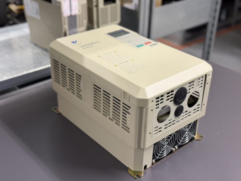 Yaskawa CIMR-G5C4011 Varispeed 6161G5 Hauptbild