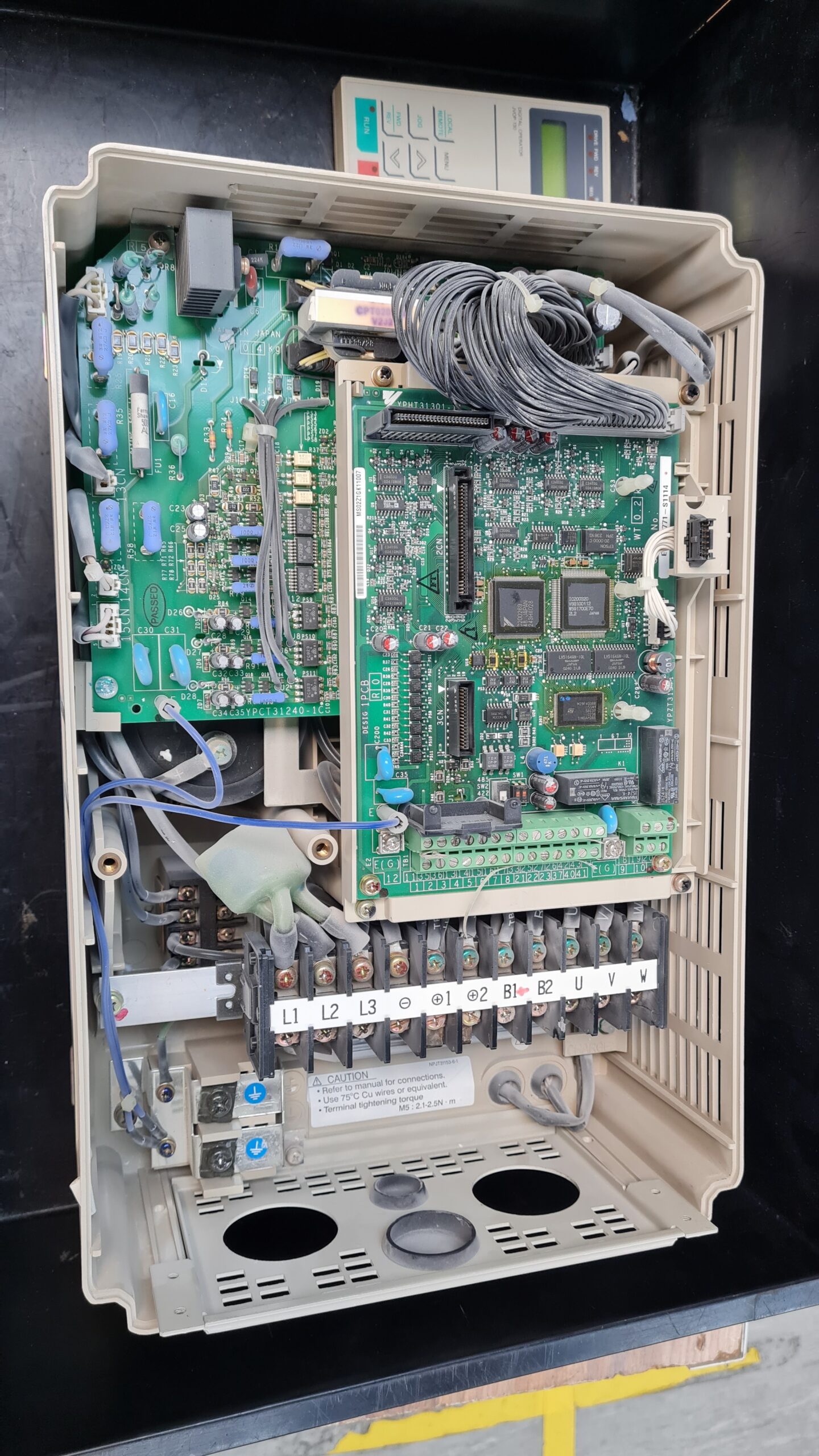 Yaskawa CIMR-G5C4011 Varispeed 6161G5 vor der Reparatur