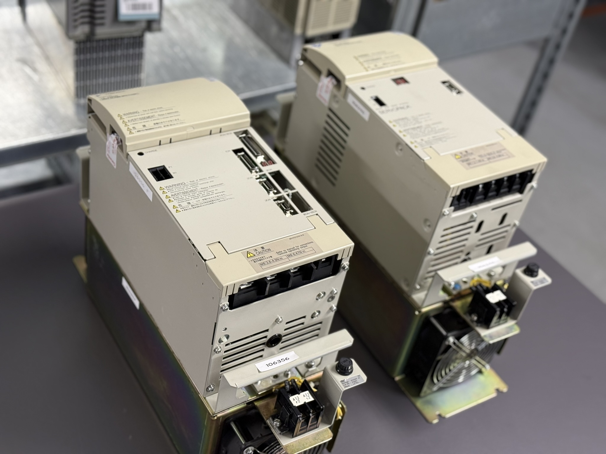 Yaskawa CIMR-M5A20110-XXXB Inverter Unit und Yaskawa CIMR-MR5N2011 Converter Unit Ansicht 2