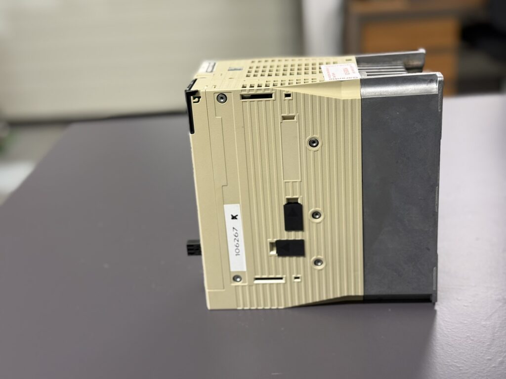 Yaskawa SGDV-200A01A Servopack Seite 4