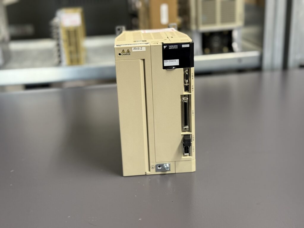 Yaskawa SGDV-200A01A Servopack front