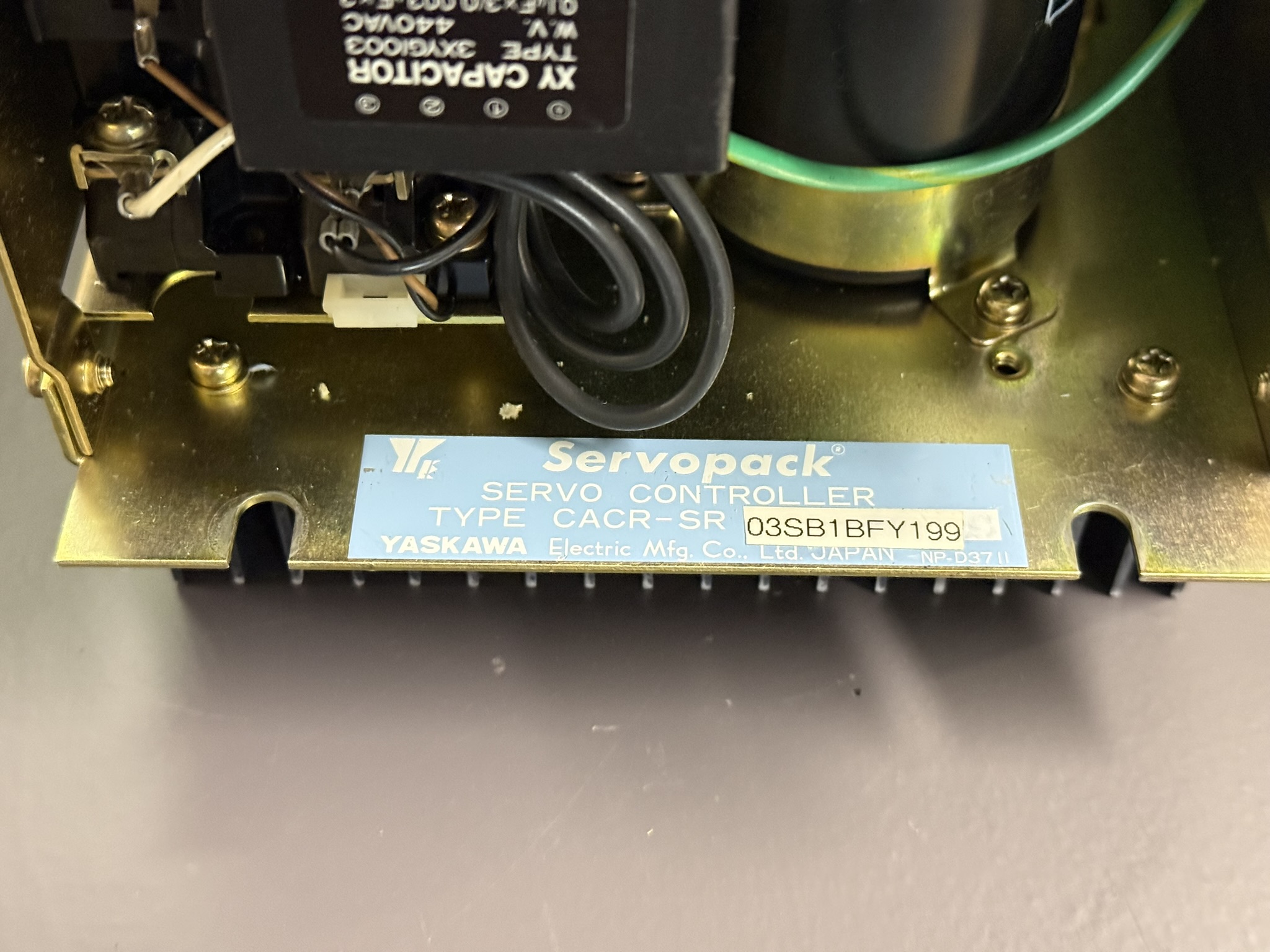Yaskawa Servopack CACR-SR03SB1BFY199 Ansicht typenschild