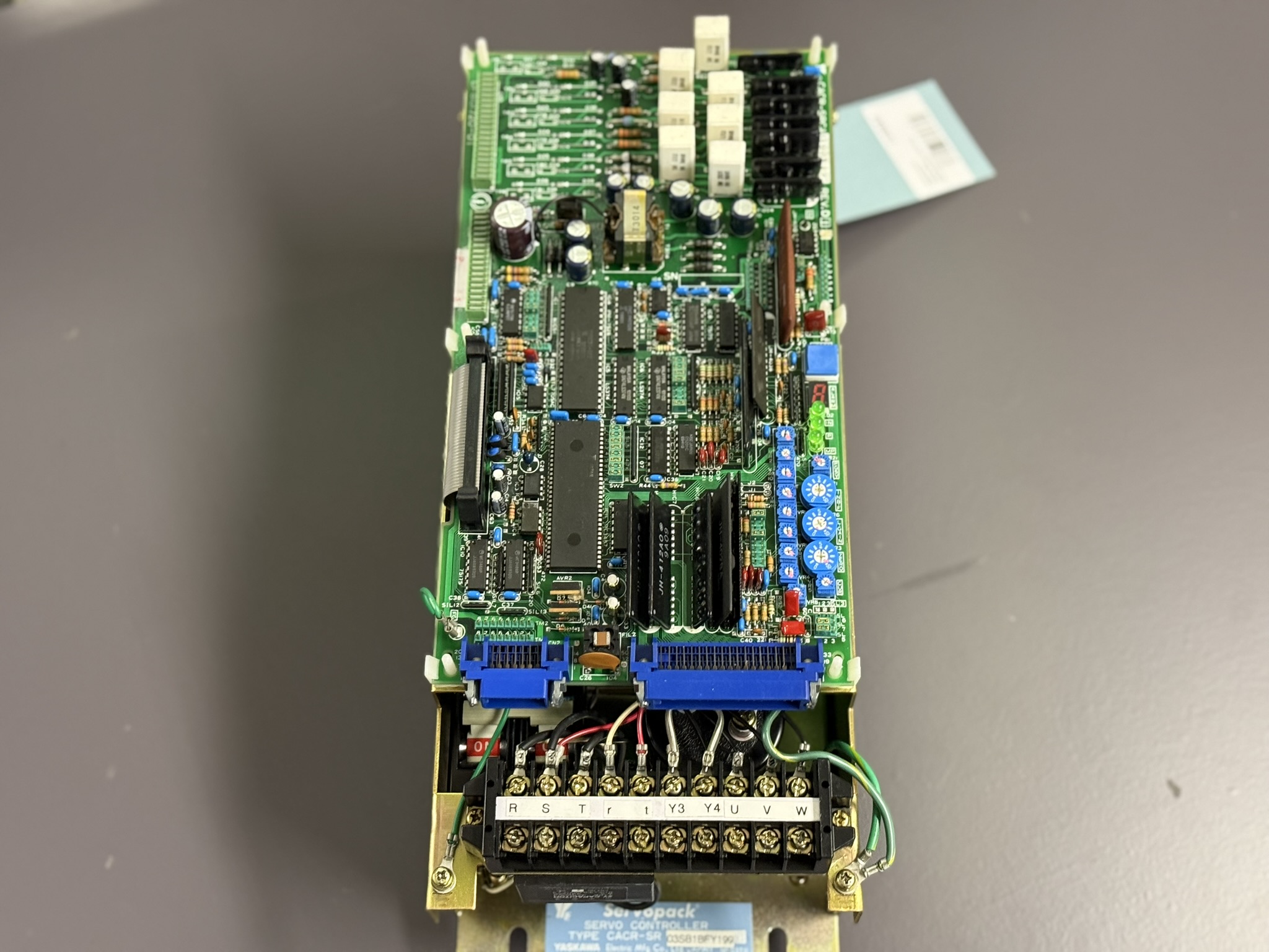 Yaskawa Servopack CACR-SR03SB1BFY199 Ansicht von oben