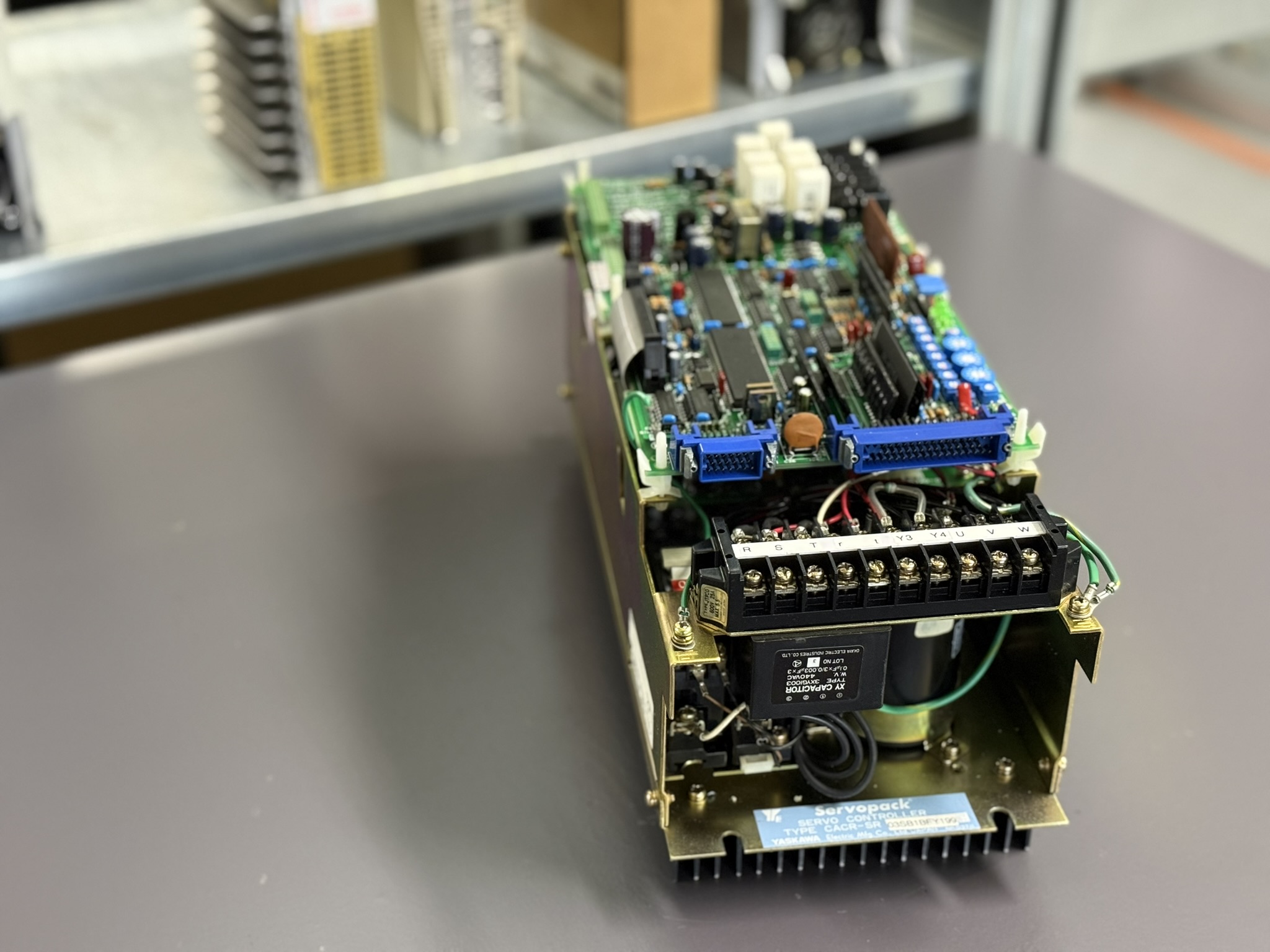 Yaskawa Servopack CACR-SR03SB1BFY199 Ansicht von oben