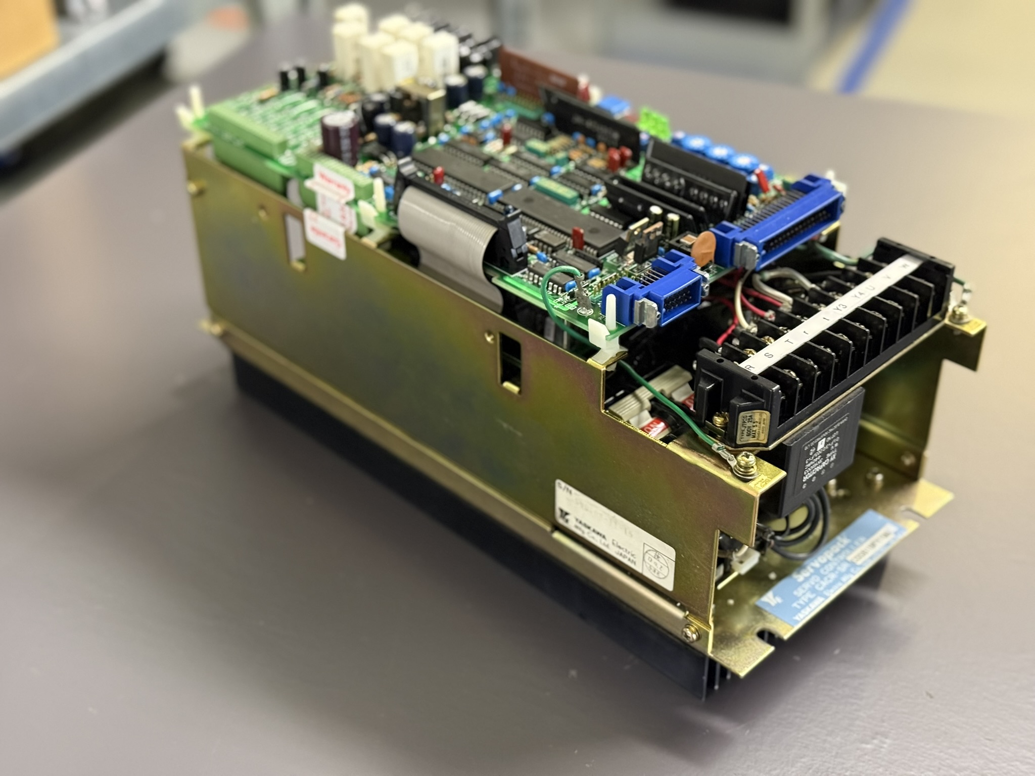 Yaskawa Servopack CACR-SR03SB1BFY199 Hauptbild