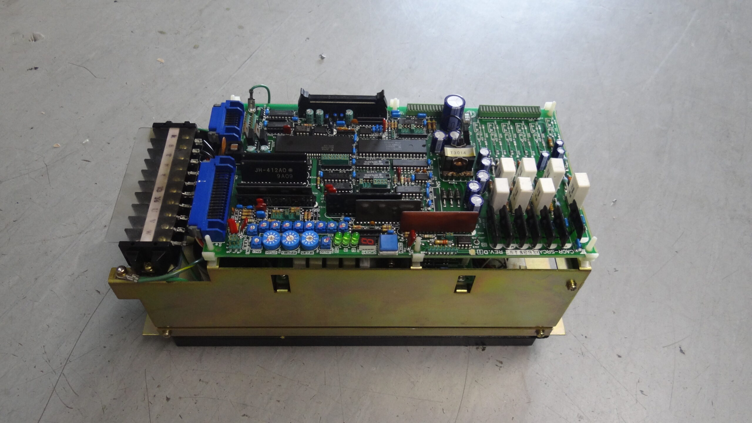 Yaskawa Servopack CACR-SR03SB1BFY199 vor der Reparatur