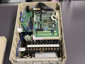 Yaskawa Varispeed 616G5 CIMR-G5C4011 Seite 6