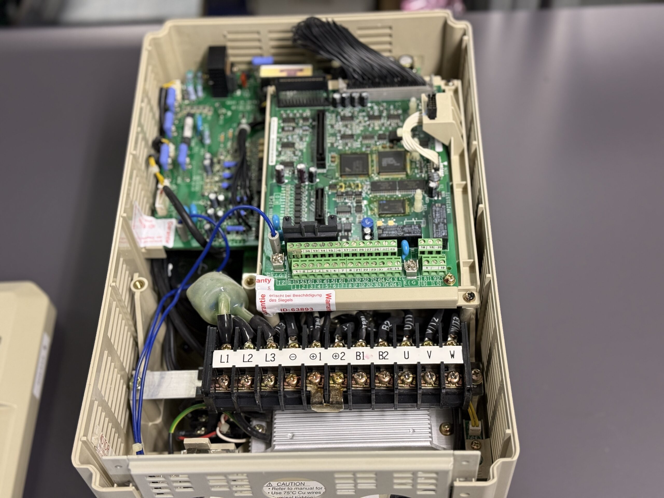 Yaskawa Varispeed 616G5 CIMR-G5C4011 Seite 6