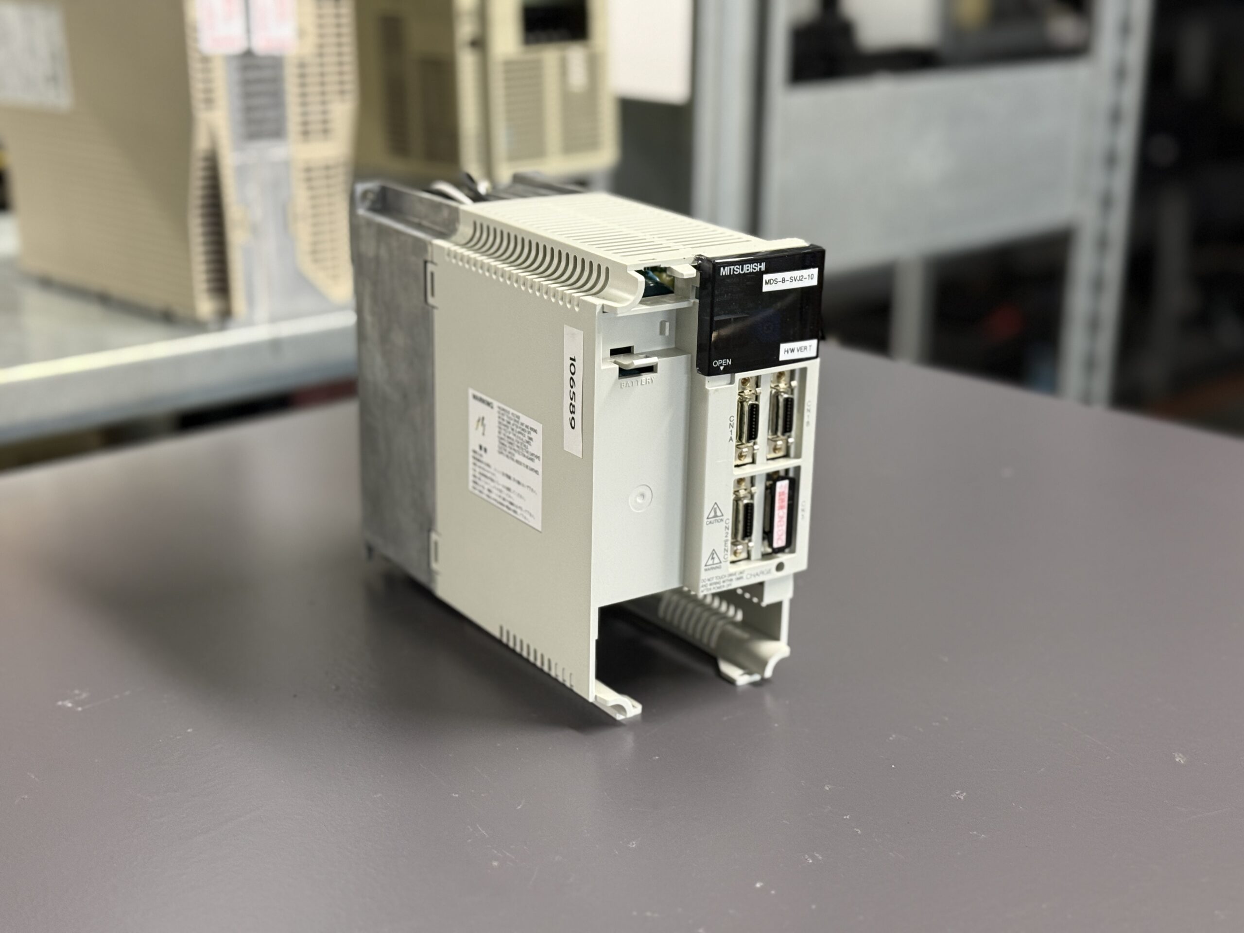 Mitsubishi MDS-B-SVJ2-10 Servo Drive Unit Hauptbild