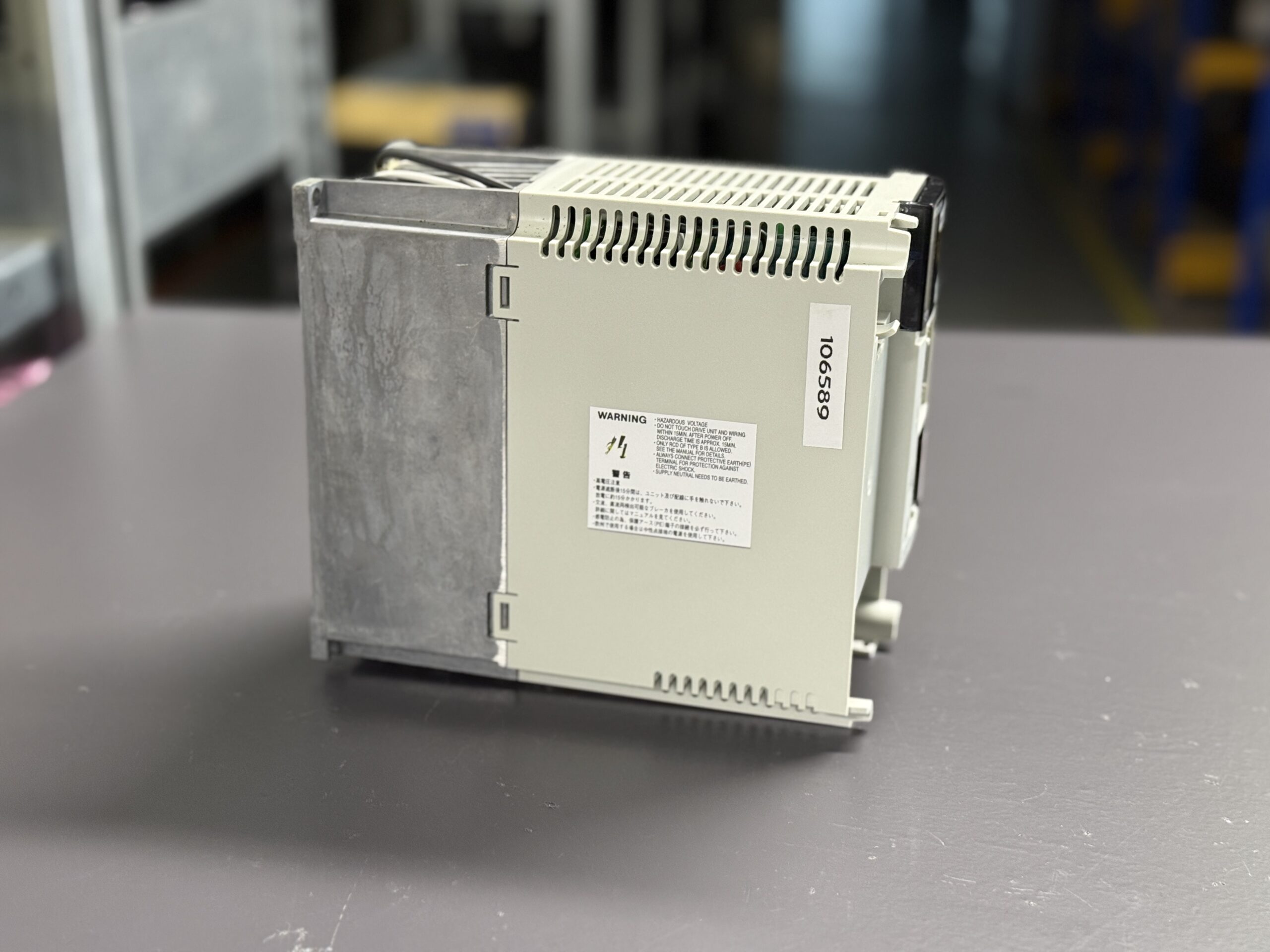 Mitsubishi MDS-B-SVJ2-10 Servo Drive Unit Seite 1